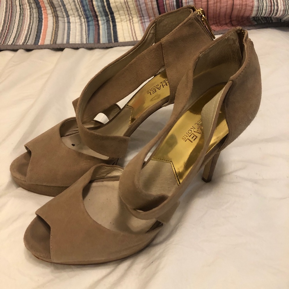 Nude Heels - Picture 2 of 4
